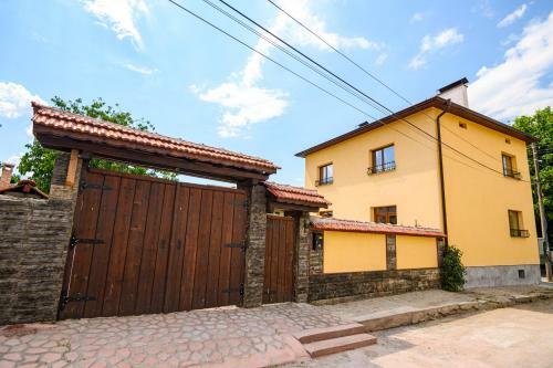 Guest House Dinaya