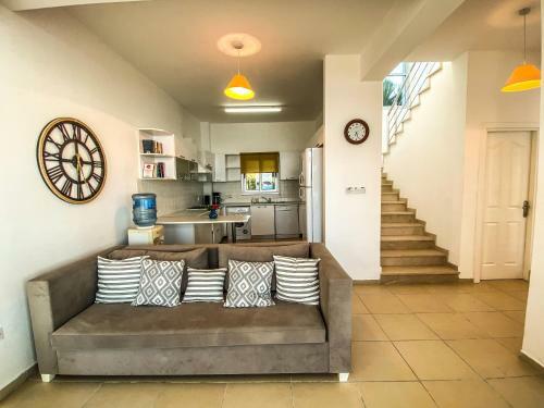 Blue Horizon Villa With Seaviews And Private Heated Pool