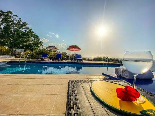 Blue Horizon Villa With Seaviews And Private Heated Pool