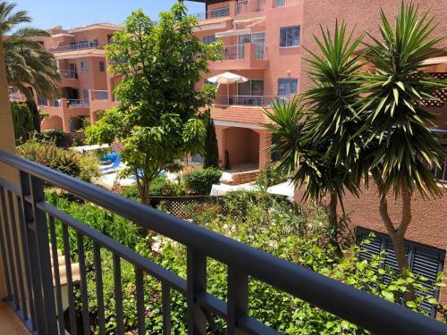 Limnaria Gardens - Modern Sunny 2 Bed Apartment