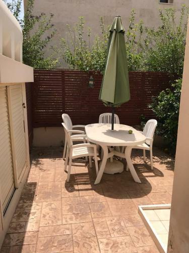 Private Villa In Sunset Gardens