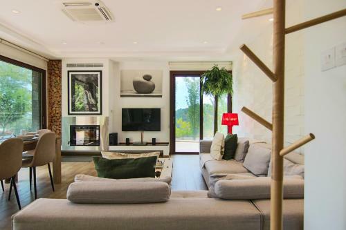 Phaedrus Living: Forest View Luxury Villa Chantara