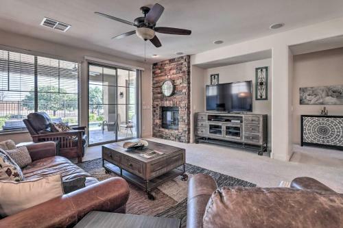 Idyllic Gilbert Abode With Pool - Near Golfing!