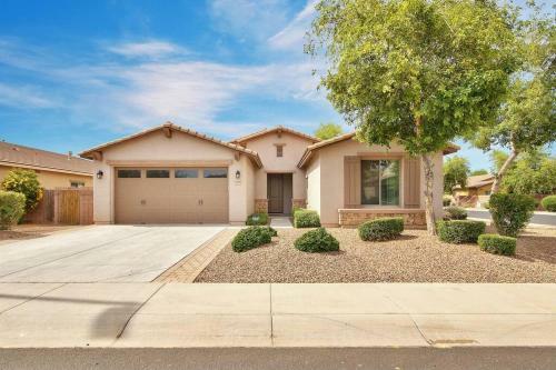 Stylish & Modern Home Near Downtown Gilbert!