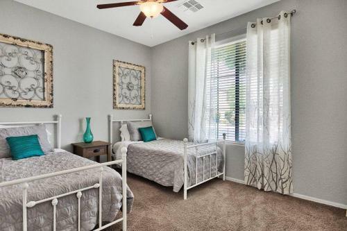 Stylish & Modern Home Near Downtown Gilbert!