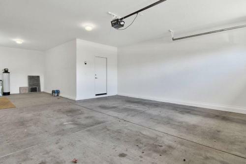 Stylish & Modern Home Near Downtown Gilbert!