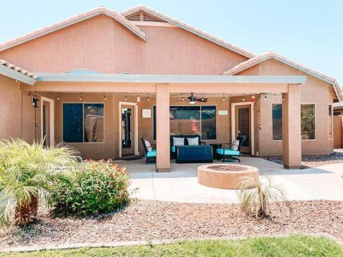 Villa Pet Friendly! Huge Pool House With Fun Backyard