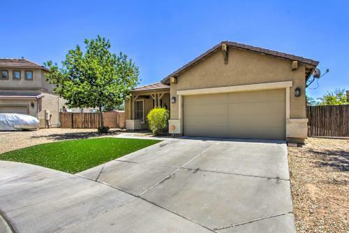 Canyon Trails Goodyear Home With Covered Patio