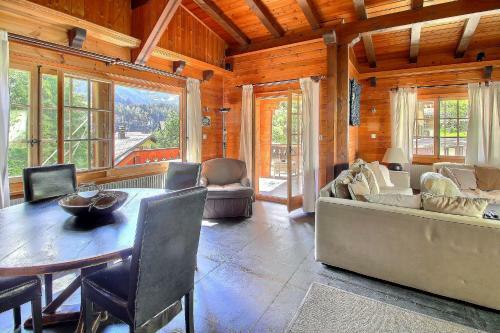 Chalet 930: Authenticit� Au Centre Du Village