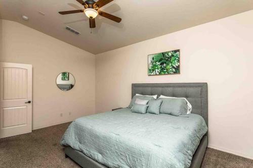 Hot Tub . Spacious . Pets . Central . Boat Parking