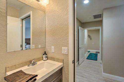 Spacious Home With Bbq, Half Mi To Lake Havasu!