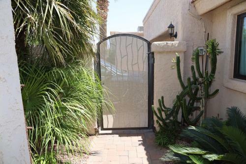 Luxury Updated 3-bedroom Home With Pool