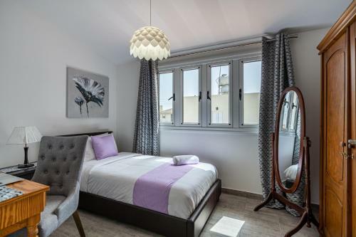 Seashore 3-br Villa In Oroklini
