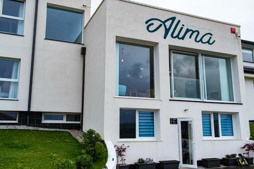 Alima Surf & Hotel