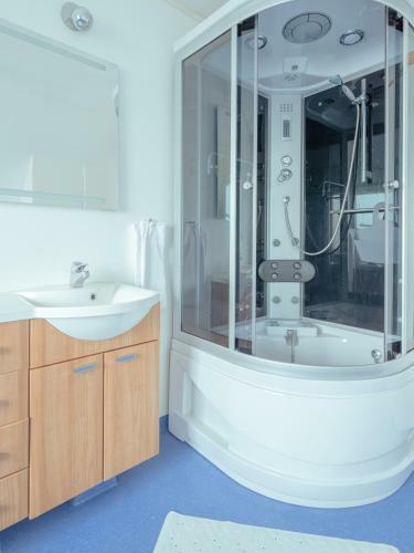 Apartamento Sea View Apt / Central / Spacious / Free Parking