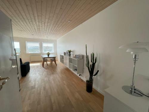 Great Apartment With Sea View & Balcony