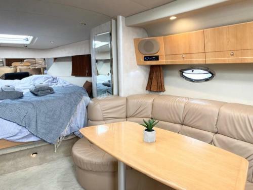 Private Yacht For 1-6 Person