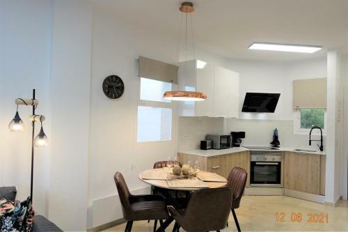 Santa Barbara Apartment - 200 M To The Beach