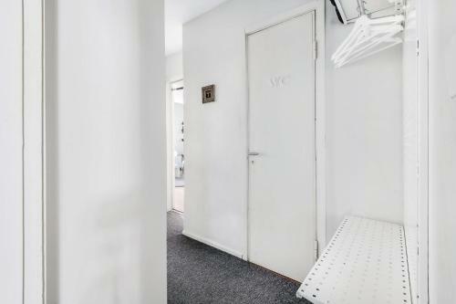 Apartamento Wehost Spacious Studio Near Metro Kallio