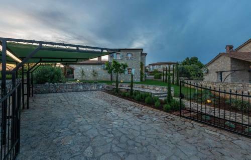 Beautiful Villa Novel