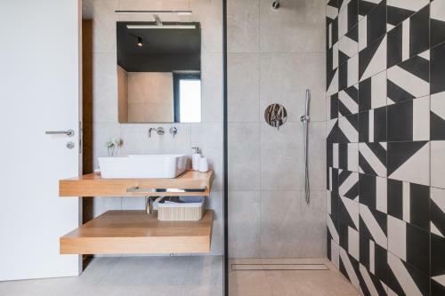 Villa Arestea With Sea View And Wellness