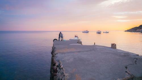 Villa Santorini Beach Cave, Seaside Accommodation, 7 Footsteps To The Sea!