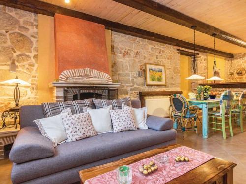 Rustic Holiday Home In Vrsar With Garden