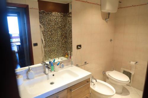 Hostal Appartamento Incantevole Con Camino (stanza)