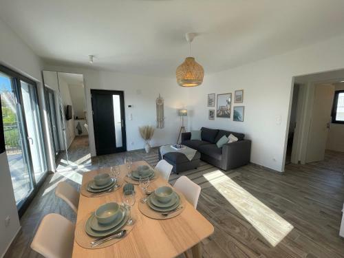 Meshy Deluxe Apartment