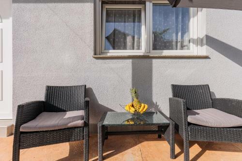 Apartmani Ema I Toni