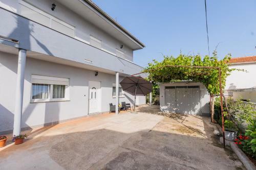 Apartmani Ema I Toni