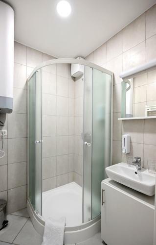 Lelle Hotel