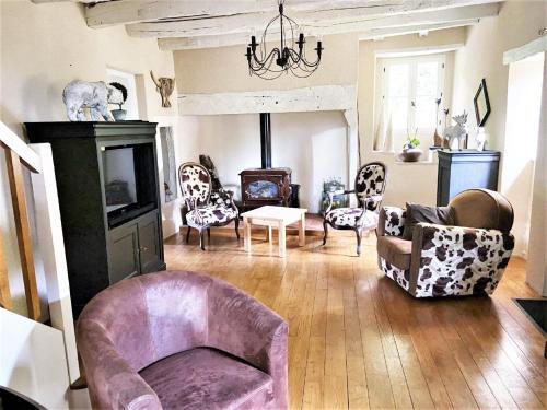 Traditional Holiday Home In Altillac With Private Pool