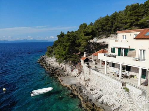 Robinson Medvidna Hvar Apartments