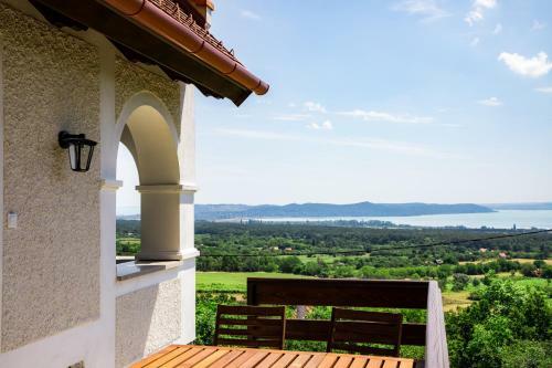 Villa Kisleshegy Vend�gh�z Balatonudvari