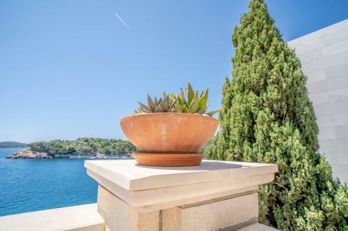 7-bedroom Villa S� With Private Sea Access