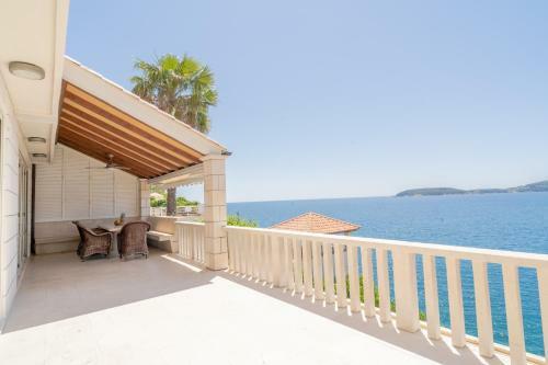 7-bedroom Villa S� With Private Sea Access