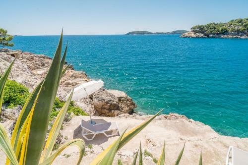 7-bedroom Villa S� With Private Sea Access