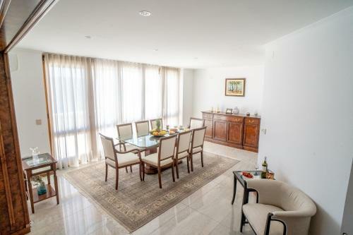 7-bedroom Villa S� With Private Sea Access