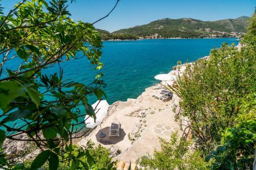 7-bedroom Villa S� With Private Sea Access