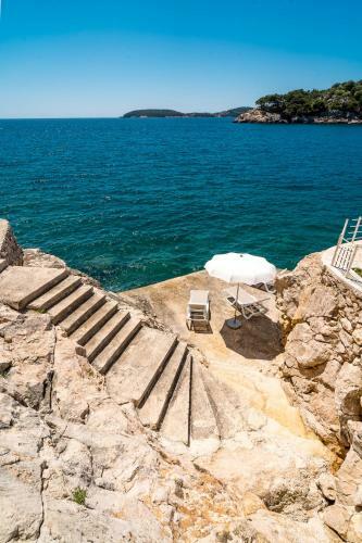 7-bedroom Villa S� With Private Sea Access
