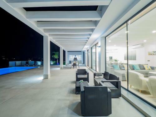 Cubo's Los Javieles Infinity View Pool