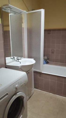 Hostal Room In Studio - Amelie Les Bains Studio Spa Treatment
