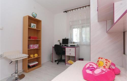Three-bedroom Apartment In Bajagic
