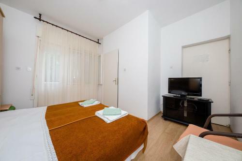 Hostal Apartments Mladenka In Banjol