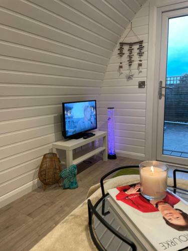 Paddock Pod For 4 & Private Hot Tub