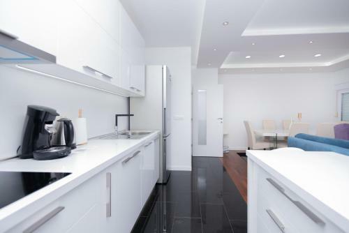 Beach Spacious Apartment