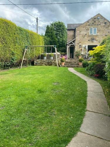 Country Cottage With Great Outside Space & Views