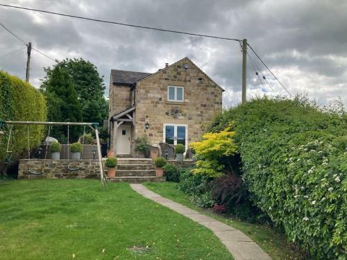 Country Cottage With Great Outside Space & Views