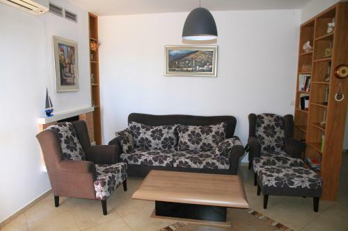 Sveti Luka Ned Apart